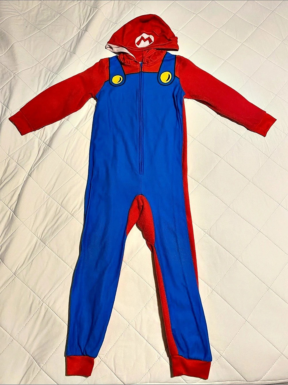 Super Mario pajamas Boys size 6 Superhero suit